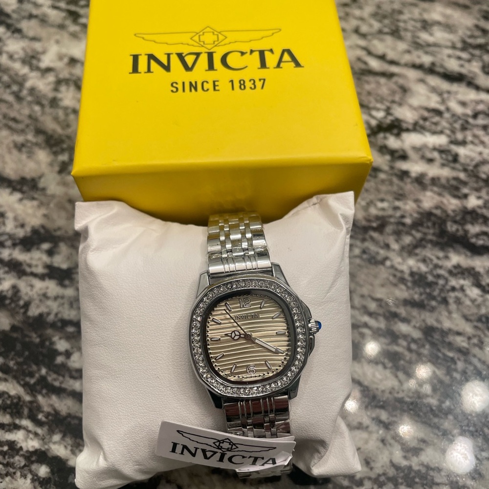 Invicta Silver Tone Watch ~ New in Box